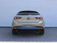 Mazda 3 2.0 e-SkyActiv-X M Hybrid 186 Homura | Stoelverwarming | Camera | Dodehoek detectie | HUD | 18' LM | LED | Cruise adapt. |