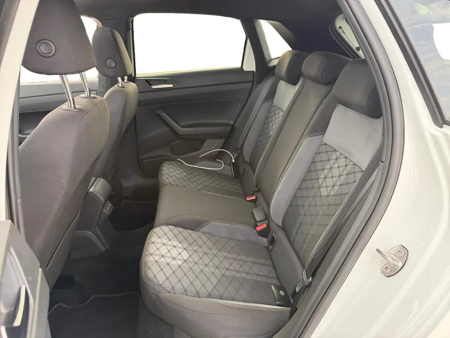Volkswagen Polo 5-deurs 1.0 TSI R-Line Nederlandse Auto | Pano dak | LED iQ | Virtual Cockpit | CarPlay | 17' Bergamo | etc.