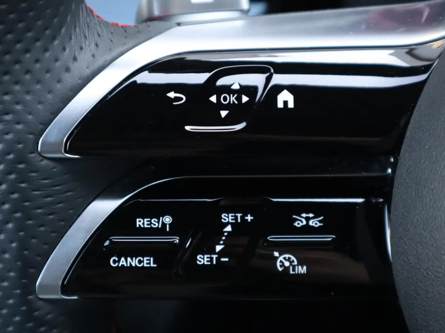 Mercedes-Benz A-Klasse 180 Business Solution AMG l Panorama dak l Keyless l AMG Line l