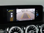 Mercedes-Benz GLA 200 Business Solution AMG l Trekhaak l Keyless l Panoramadak l Ambiente lichtpakket
