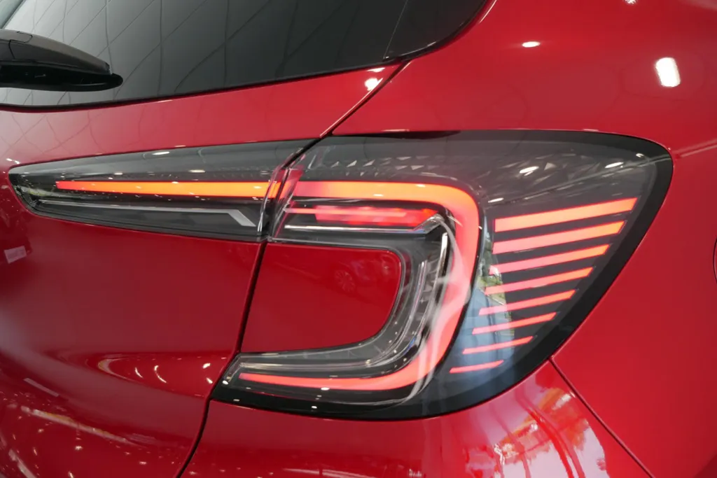Renault Captur TCe 115 techno | Profiteer nu van €3.000,- Zeeuw & Zeeuw voorraadkorting | Uit voorraad leverbaar op = op