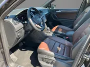Volkswagen Tiguan 1.4TSIeHybrid/150PK R-Line Business+ · Panoramadak · Leder · Trekhaak · Camera · Apple/Android Car Play