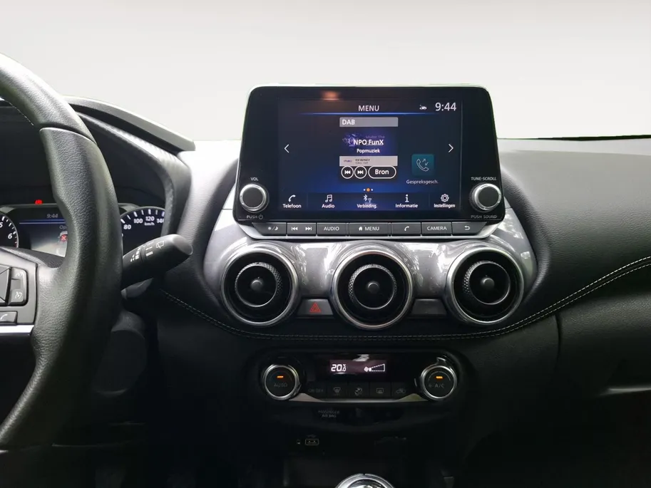 Nissan Juke 1.0 DIG-T N-Connecta | Licht metalen velgen| Metallic lak| Parkeersensoren voor en achter| Navi icm Apple/Android auto | 1ste eigenaar | Lage kilometerstand