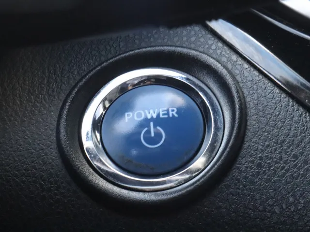 Toyota C-HR 1.8 Hybrid Bi-Tone Trekhaak | Leder | Blindspot | Stoelverwarmin