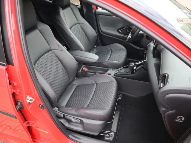 Toyota Yaris 1.5 Hybrid Launch Edition Bi-tone | JBL | Blindspot