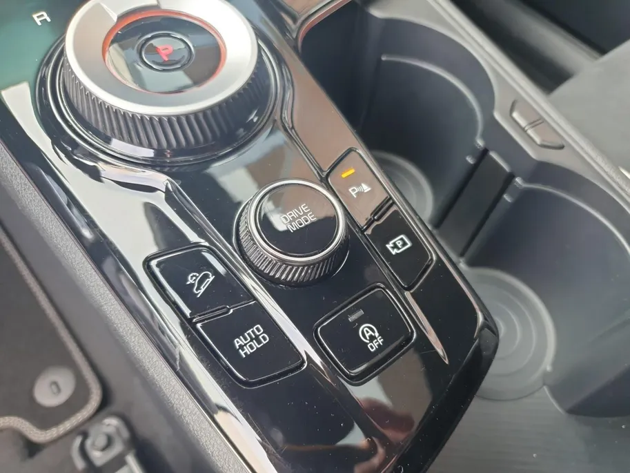 Kia Sportage 1.6T MHEV GT-Line | Stoel en stuurverwarming | Panorama schuifdak | Camera | Elektrisch bedienbare voorstoelen | Apple Carplay / Android Auto | Elektrische achterklep |