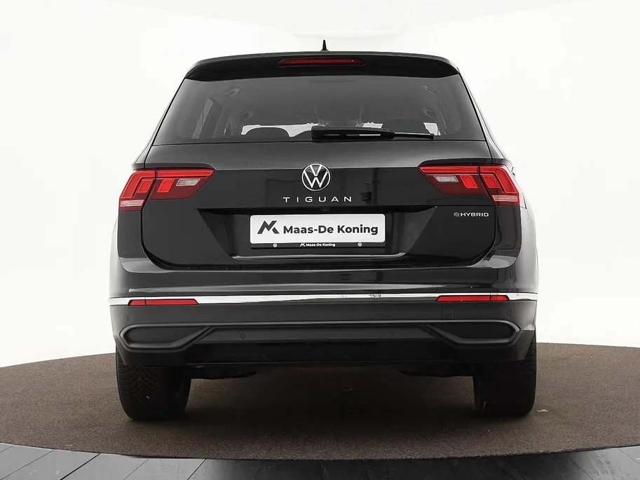 Volkswagen Tiguan 1.4 TSI eHybrid 245pk DSG Life Business · Camera · Inklap. Trekhaak · Stuur- & Stoelverwarming · Parkeerassistent · Apple/Android Car Play ·