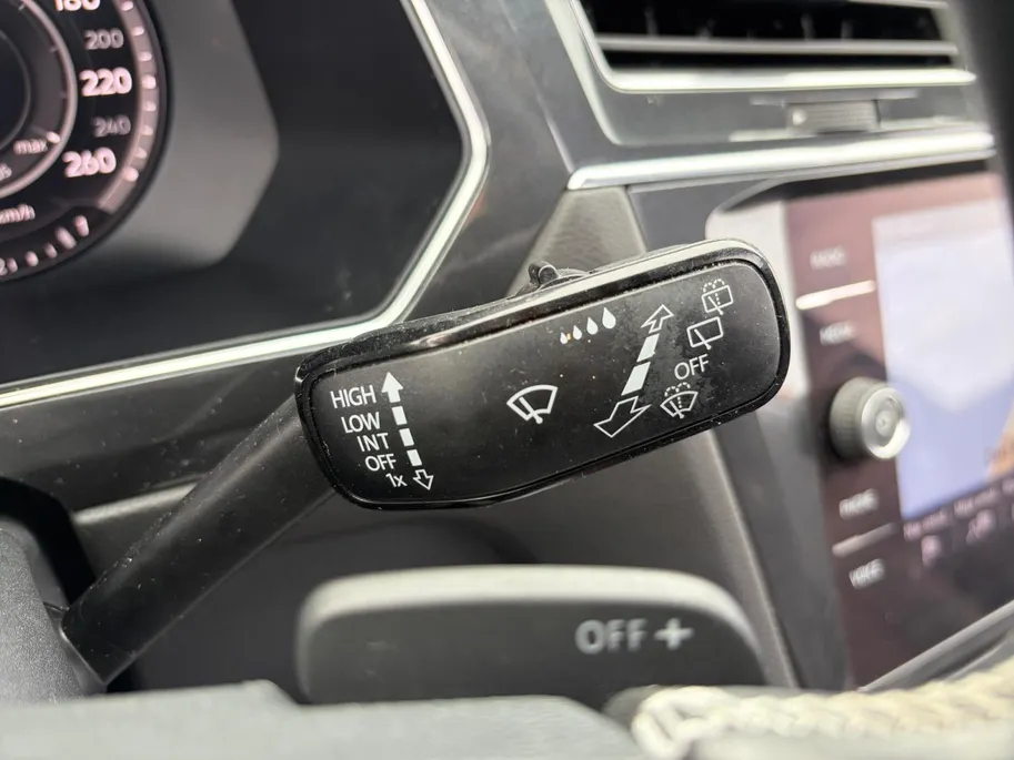 Volkswagen Tiguan Allspace 1.4 TSI Highline 7p. *Automaat*Navi*Schuif/kanteldak*Climate Control*Trekhaak*Stoelverwarming*Lederen bekleding*Parkeerhulp*Elekt. Achterklep*Vol opties!