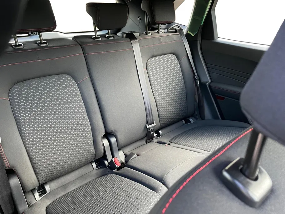 Ford Kuga 2.5 PHEV ST-Line | Uit Voorraad Leverbaar!! | Inkl. Trekhaak | 18 inch lichtmetalen velgen | Sportieve 'ST-Line' bodykit | Electrische Voorruit verwarming |