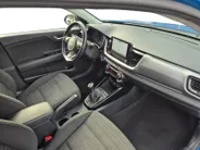 Kia Stonic 1.0 T-GDi MHEV DynamicPlusLine | Cruise Control | Climate Control | Camera | Navigatie | Parkeersensoren | Trekhaak | Zwart Dak |
