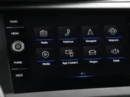 Volkswagen Bedrijfswagens Transporter 2.0 TDI L1H1 28 · Camera · Trekhaak · Apple/Android Car Play · Navigatie · Cruise Control · Vloerplaat · 16'' Inch · Garantie t/m 01-04-2028 of 100.000km