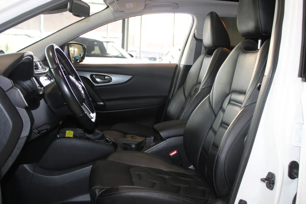 Nissan QASHQAI 1.3 DIG-T Premium Edition | Nappa lederen bekleding | Trekhaak | 1500kg trekgewicht | Pro-pilot | 360grd camera | PDC voor en achter | Climate controle | All season banden | Stoel verwarming |