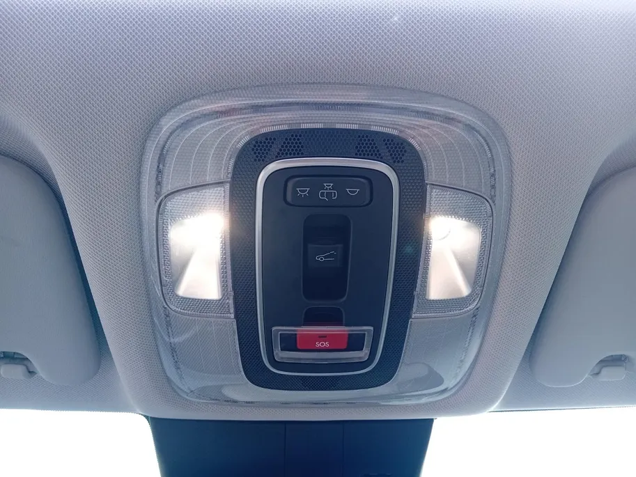 Hyundai Kona Premium sky ! Als nieuw! | Vol Opties | NU Incl. 12 maanden garantie, APK, Onderhoudsbeurt etc. Premiumpakket gratis! |