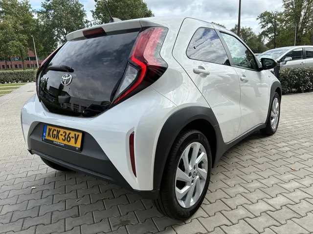 Toyota Aygo X 1.0 VVT-i first Edition | Stoelverwarming | Apple Car-Play