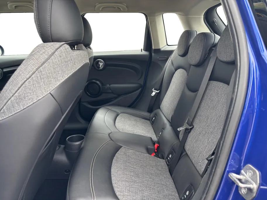 MINI 5-Deurs 1.5 Cooper | 17' VELGEN | SPORTSTOELEN | LED | 12 MAANDEN GARANTIE |