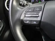 Hyundai Kona 1.6 GDI HEV Comfort | Trekhaak | Camera | 16' LM | Cruise adapt. | Navi | Apple Carplay/Android Auto | Clima | All seasons |