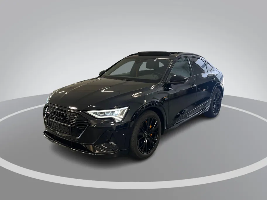 Audi e-tron Sportback 55 408pk Quattro S edition 95 kWh · SOH 95,2% · Luchtvering · 360 Camera · Panoramadak · Apple/Android Car Play · Stoelverwarming · Zwart Optiek Plus ·21'' Inch ·