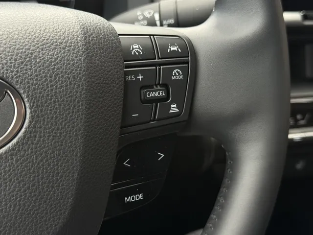 Toyota C-HR 2.0 PHEV 220 Dynamic Bi-Tone | All Seasons