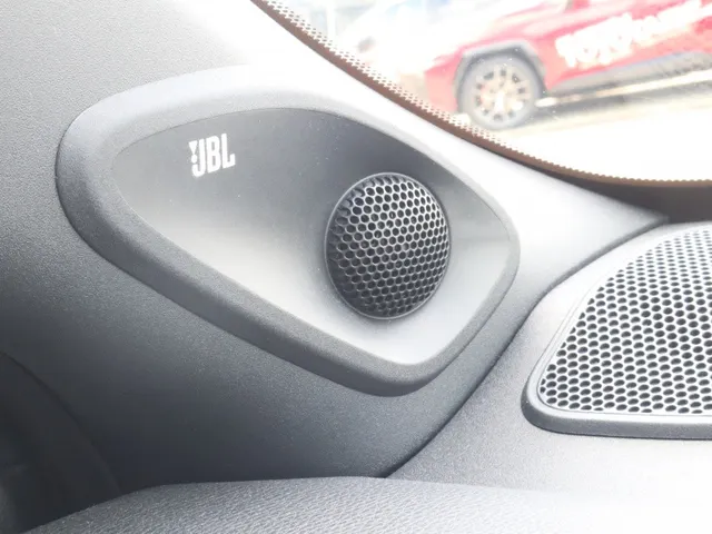 Toyota Yaris 1.5 Hybrid Launch Edition Bi-tone | JBL | Blindspot
