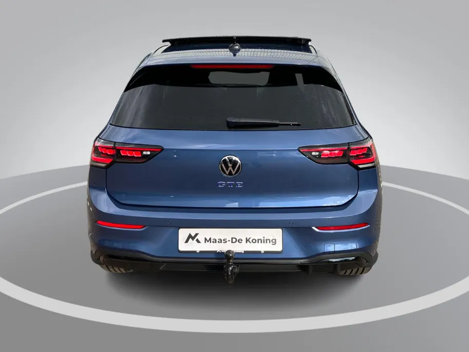 Volkswagen Golf 1.5eHybrid 200kW/272PK GTE Black Style · Panoramadak · Trekhaak · Camera ·  Apple/Android Car Play · Garantie t/m 10-09-2030 of 10000km.