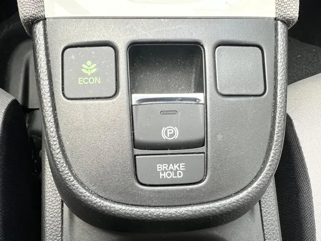 Honda Jazz 1.5 e:HEV Crosstar AUTOMAAT | FULL HYBRID | CAMERA | NAVIGATIE | ADAPTIVE CRUISE CONTROLE | NED. AUTO | LAGE KM STAND 25.738km |