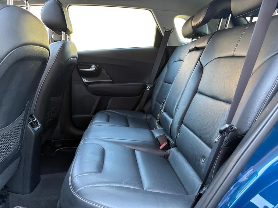 Kia Niro 1.6 GDi Hybrid ExecutiveLine | Stoel verwarming en ventilatie | Dodehoek detectie | Schuif/kantel dak | Trekhaak  | Keyless Entry | Apple CarPlay/ Android Auto | Lichtmetalen Velgen |