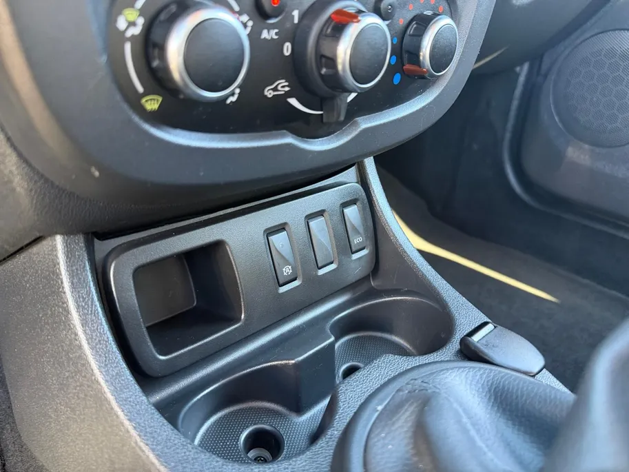 Dacia Duster 1.2 TCe Black Shadow | Trekhaak | Navigatie | Bluetooth | Cruise Control | Camera | Parkeersensoren | Onderhoudshistorie | 12 Maanden BOVAG Garantie