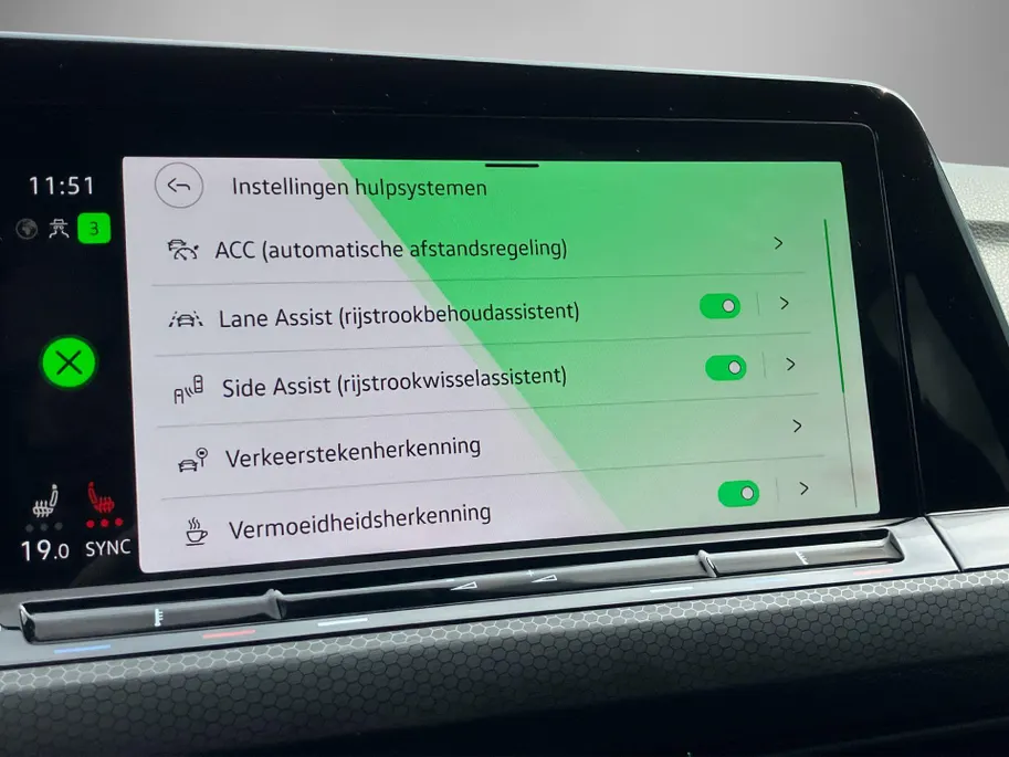 Volkswagen Golf 1.4 eHybrid 245pk GTE · Navigatie · Camera + Parkeersensoren · Stoel- & stuurverwarming · Apple/Android Car Play · Trekhaak ·