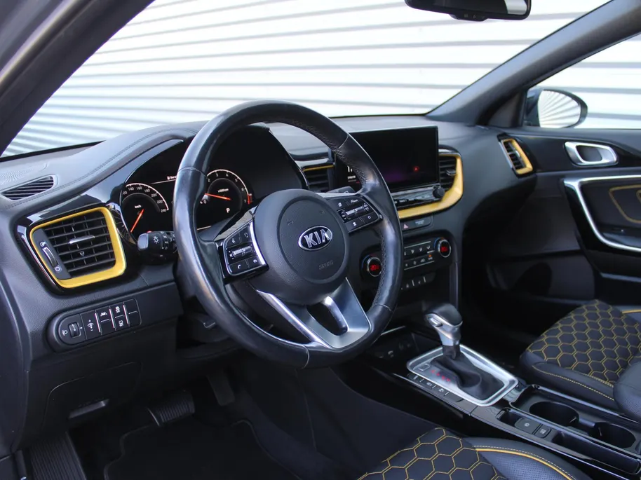 Kia XCeed 1.4 T-GDi DCT7 DynamicPlusLine | Trekhaak | Design Pack | Schuifdak | Camera | 18' LM | Navi | LED | Adap. Cruise | Clima | Automaat |