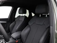 Audi Q5 Sportback 50 TFSIe 299pk S edition Competition · Camera · Inklap. Trekhaak · Matrix LED · Dodehoeksensor · Stuur- & Stoelverwarming · Elektrische stoelverstelling · Apple/Android Car Play · Garantie t/m 24-06-2030 of 100.000km