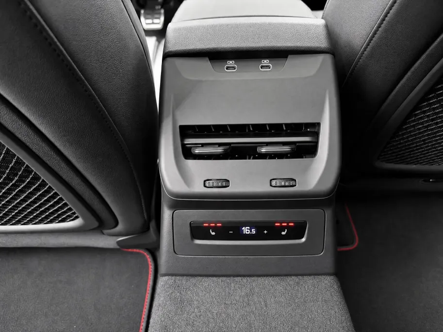 Audi A5 Avant 2.0 e-hybrid 367pk Quattro S edition Competition · Panoramadak · Inklap. Trekhaak · 360 Camera · B&O Sound · Head-Up Display · Elek. Stoelen + Geheugen Bestuurder · Garantie t/m 21-11-2030 of 100.000km