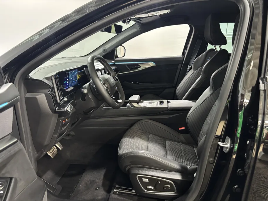 Renault Austral 200PK E-Tech Full Hybrid Esprit Alpine Automaat | 360 Camera | Elektrisch Verstelbare Stoelen | Apple CarPlay/Android Auto | Digital Cockpit | Climate Control | Stoelverwarming | Full LED | 20' Lichtmetalen Velgen |
