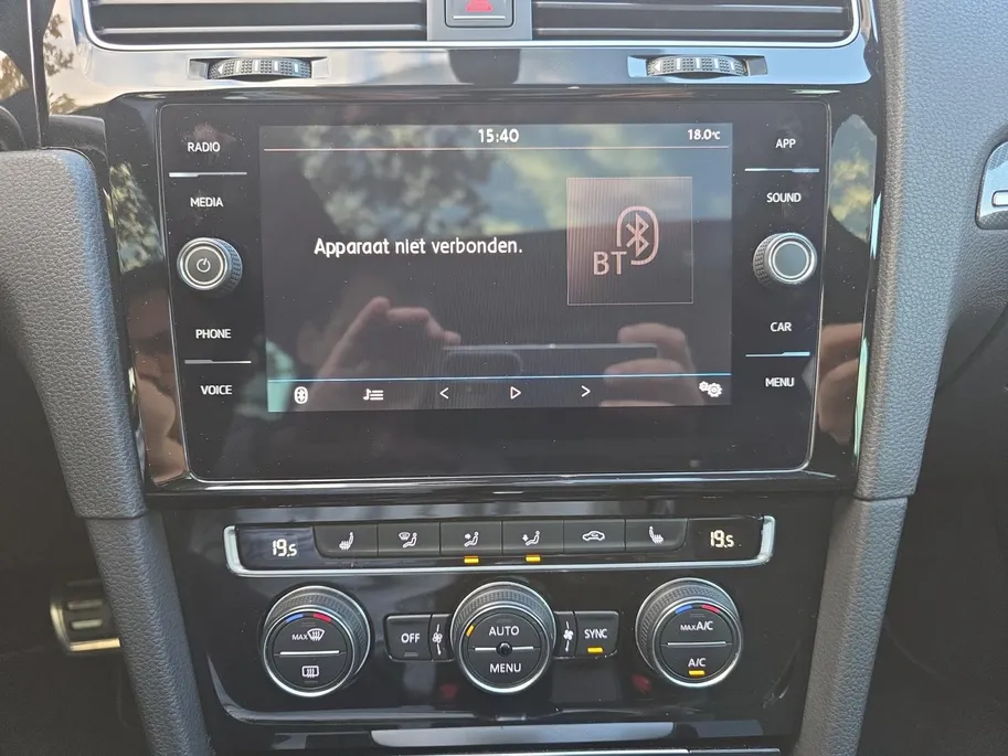 Volkswagen Golf 1.0 TSI Highline Business R | Panoramadak | Virtual Cockpit | Achteruitrijcamera | Apple/Android Auto | Dynaudio | 12 maanden garantie |