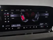 Audi Q6 e-tron S edition Quattro 100 kWh 387pk · SOH 97,1% · Panoramadak · 360 Camera · Wegklapbare Trekhaak · Elek. Voorstoelen · Kuipsport stoel · 20'' Inch · Garantie t/m 23-04-2030 of 100.000km