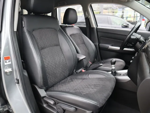 Suzuki Vitara 1.4 BoosterJet Hybrid Style Trekhaak | Adaptive Cruise | Two tone