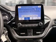 Ford Fiesta 1.0 EcoBoost Hybrid Titanium PARKEERSENSOREN ACHTER I ALL SEASON BANDEN I APPLE CARPLAY / ANDROID AUTO I