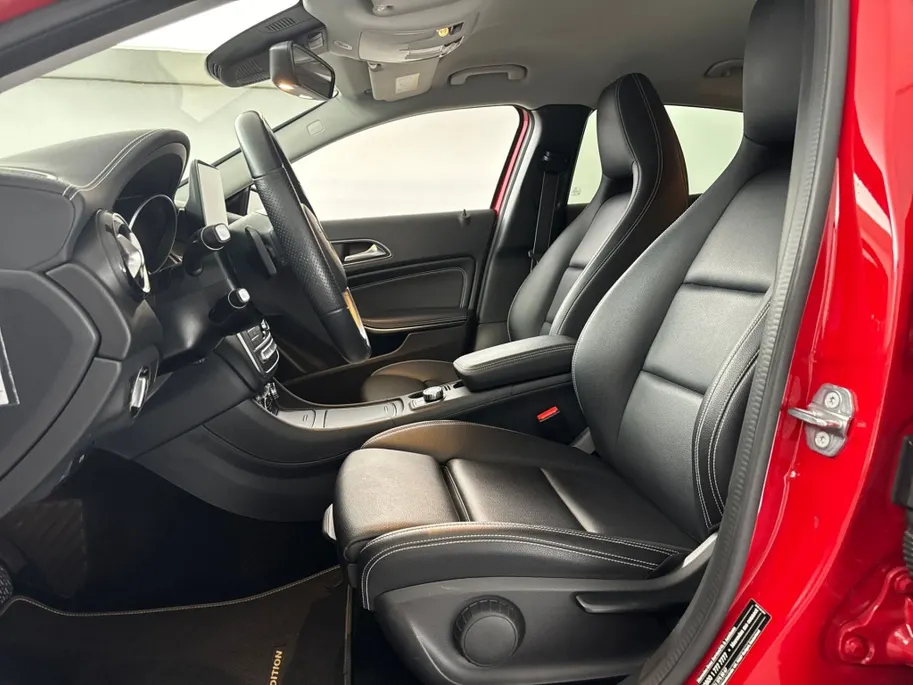 Mercedes-Benz GLA 200 Premium Automaat | Navigatie | Elektrische Achterklep | Lederen Bekleding