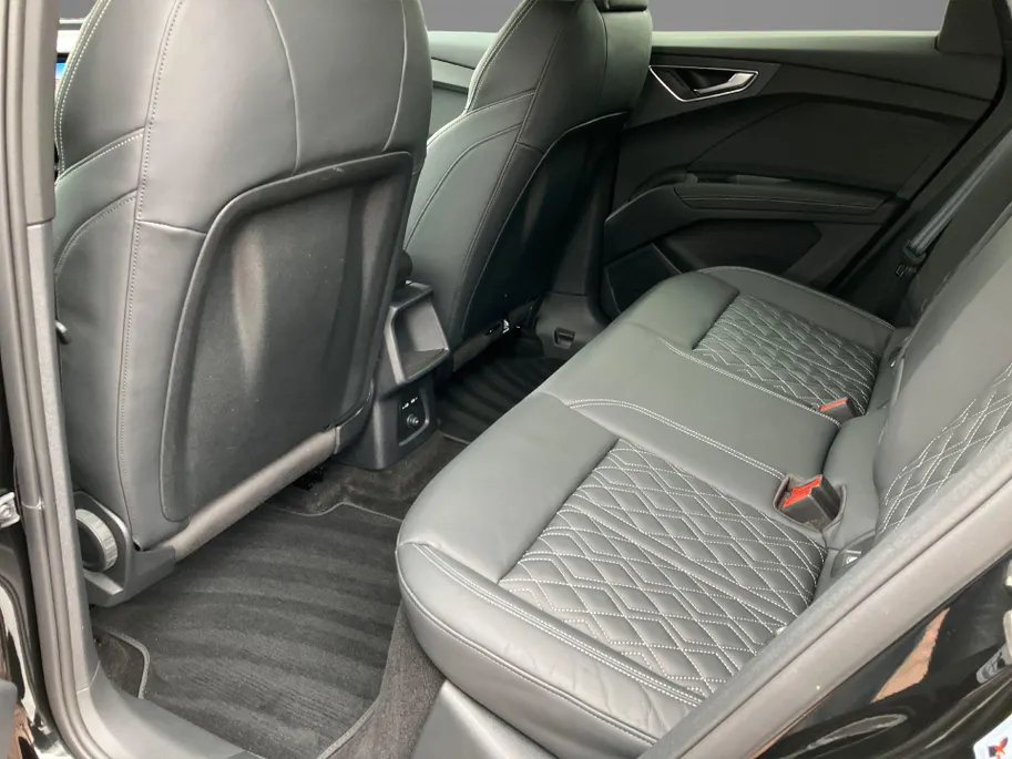 Audi Q4 Sportback e-tron 45 S Edition 82 kWh 210kW/286PK · Leder · Stoelverwarming · Navigatie · Apple/Android Car Play ·