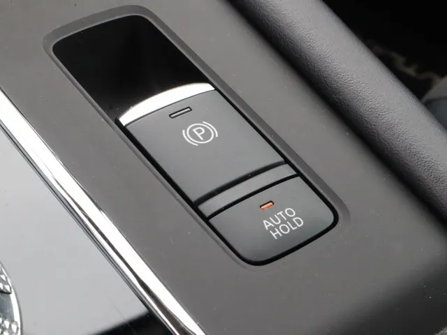 Mitsubishi Outlander 2.4 PHEV First Edition Trekhaak | All Seasonbanden