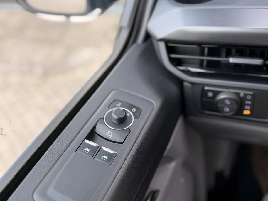Ford Transit Custom 320 2.5 PHEV L2H1 Sport DRIVER ASSISTANCE PACK ULTIMATE I DUBBELE ZIJSCHUIFDEUR I TREKHAAK I WINTER PACK I ADAPTIEVE MATRIX LED-KOPLAMPEN I APPLE CARPLAY / ANDROID AUTO I