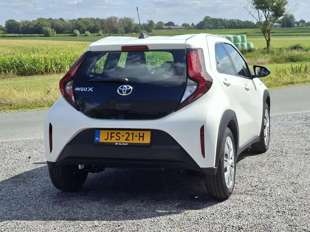 Toyota Aygo X 1.0 VVT-i MT Play CAMERA | CRUISE | NL-auto | rijklaarprijs !!