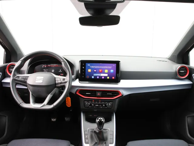SEAT Arona 1.0 TSI FR 110 PK 110 PK | 6 Versnellingen | CRUISE | NAVI | PDC