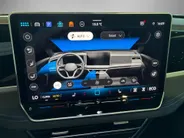 Volkswagen Passat Variant R-Line Edition 1.5 eHybrid 204 PK 6 DSG · Draadloze telefoonlader · Achteruitrijcamera · Sfeerverlichting · Black Style Pakket · Trekhaak inklapbaar, met elektrische ontgrendeling, incl. aanhangwagenmanoeuvreerhulp 'Trailer Assist' ·