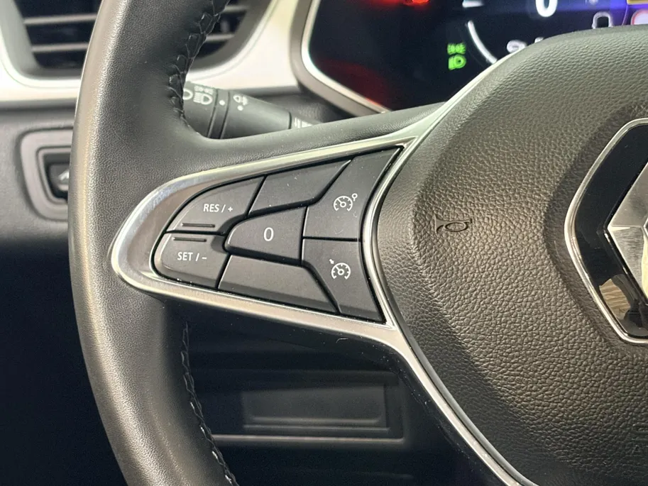 Renault Captur 145PK E-Tech Hybrid Intens Automaat | Camera | Parkeersensoren | Apple Carplay/Android Auto | Navigatie | Climate Control | Cruise Control | Lichtmetalen Velgen | Licht & Regensensor |