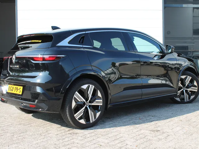 Renault Megane E-Tech comfort range iconic 60 kWh | 360 camera | Elektrische stoelen | Harman Kardon geluid | DEMO VRAAG NAAR DE BESCHIKBAARHEID!