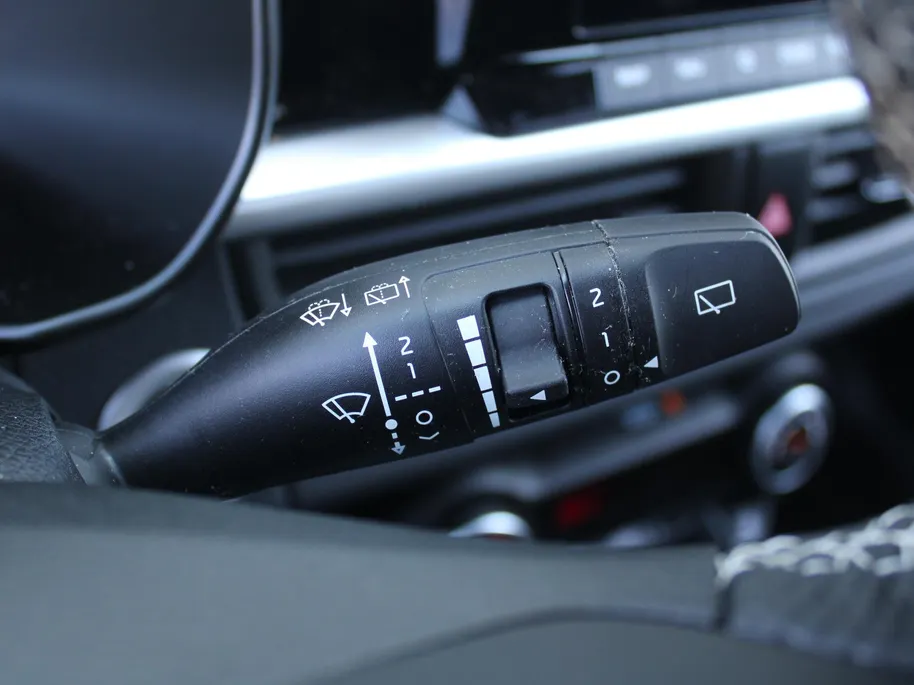 Kia Picanto 1.0 DPI GT-Line | Stuur-/stoelverwarming | Schuifdak | Camera | Dodehoek detectie | Telefoonlader | Clima | Navi | 16' LM | LED | Cruise |