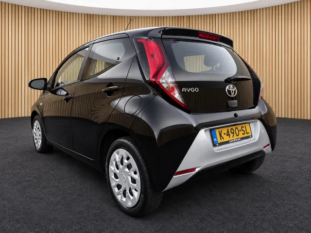 Toyota Aygo 1.0 VVT-i x-play | Camera | Carplay