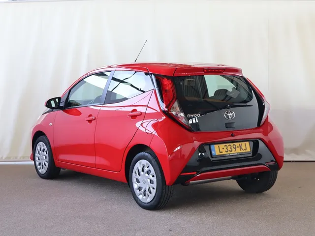 Toyota Aygo 1.0 VVT-i x-play Automaat | Camera | Apple Carplay & Android Aut