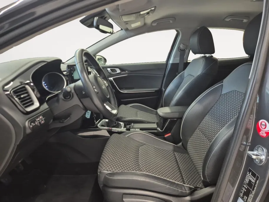 Kia XCeed 1.5 T-GDI MHEV DynamicLine | Cruise Control | Climate Control | Camera | Navigatie | 18 Inch Velgen |