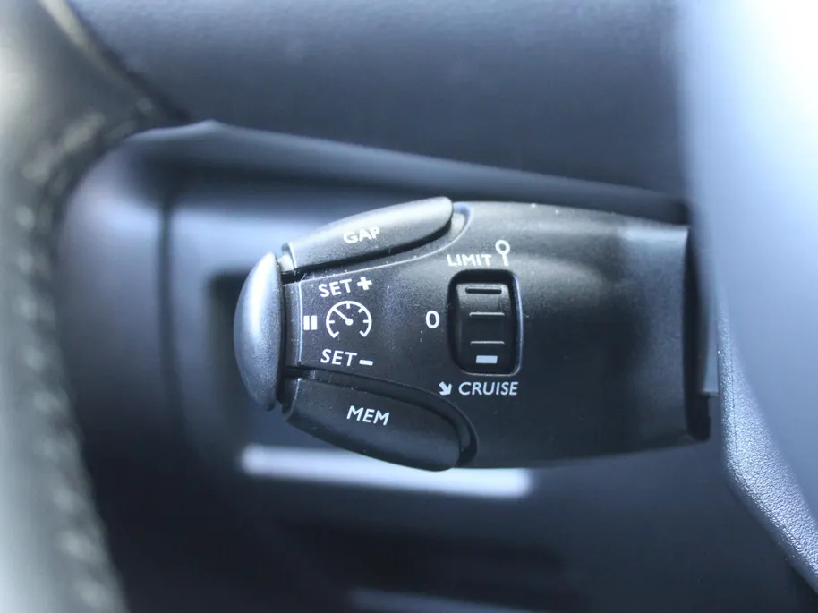Citroën C5 Aircross 1.6 PureTech Shine | 180PK | Panoramadak | 360° Camera | Dodehoek detectie | Stoelverwarming | Elek. stoelverstelling + achterklep | 19' LM |
